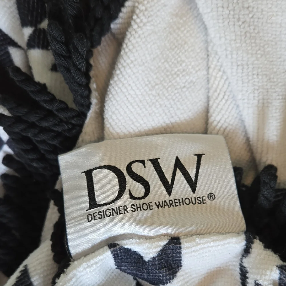 DSW Black and White Geometric Fringe Beach Towel